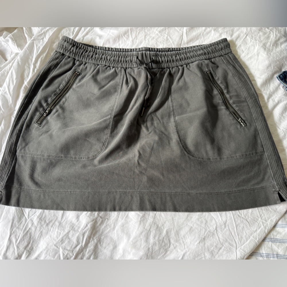 Athleta Charcoal Athletic Skirt with Zipper Pockets
